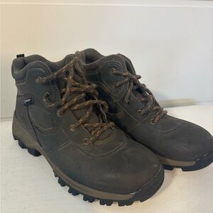 Boys timberland Waterproof Hiking Boots - Brown size 2 boys